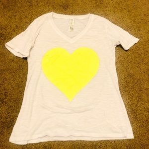 Short sleeve yellow heart 💛 shirt